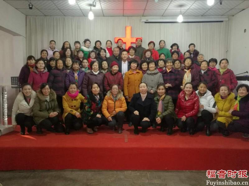 Group photo: the believers who have finished the Bible study series on Exodus