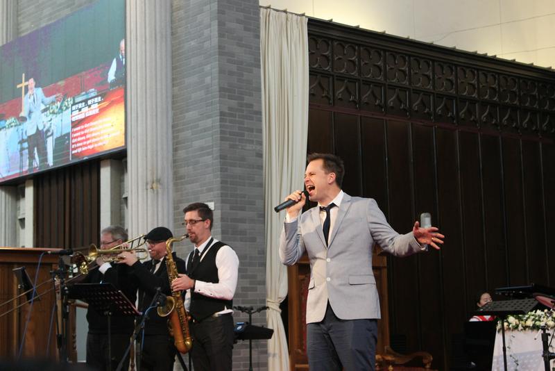 DMHO leads the worship in the Dushu Lake Church