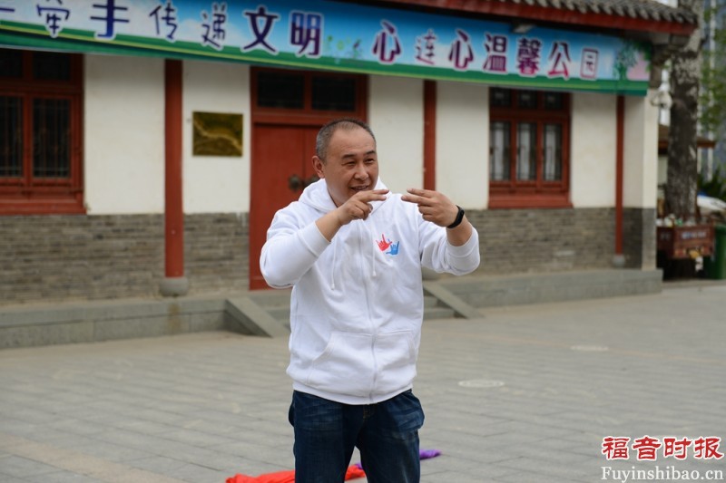 Preacher Song delivers the message of the hope of resurrection in sign language