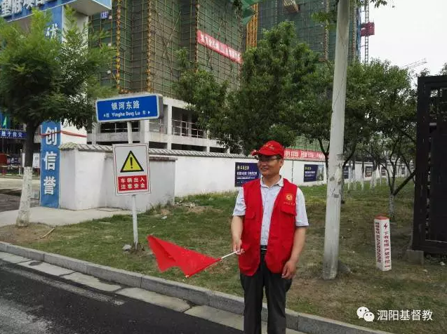 A Christian guides people crossing the street in the intersections