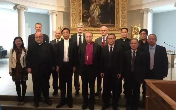 Group photo: the Chinese delegation and members from the German church