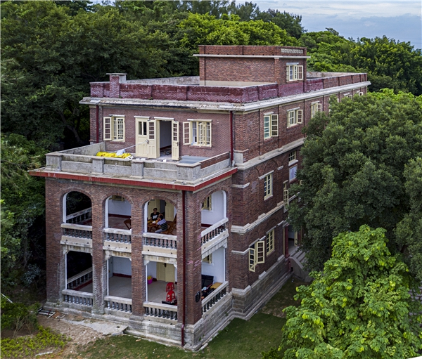 Former Hope Hospital and the Nurses’ Residence. (credit: glysyw)