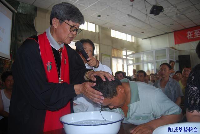 Rev. Niu Tianping, president of Yang Cheng County CCC&TSPM, baptized a believer