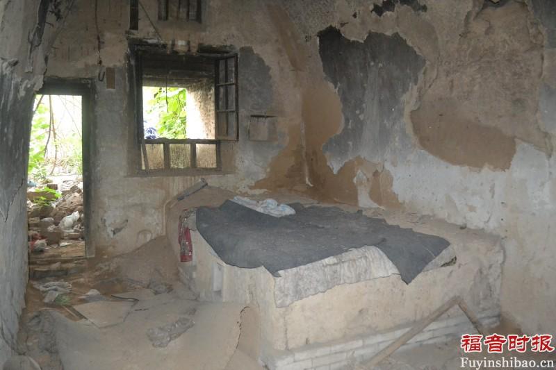 The cave house of Jia Shuqin's grandfather, once used for the church to gather. 