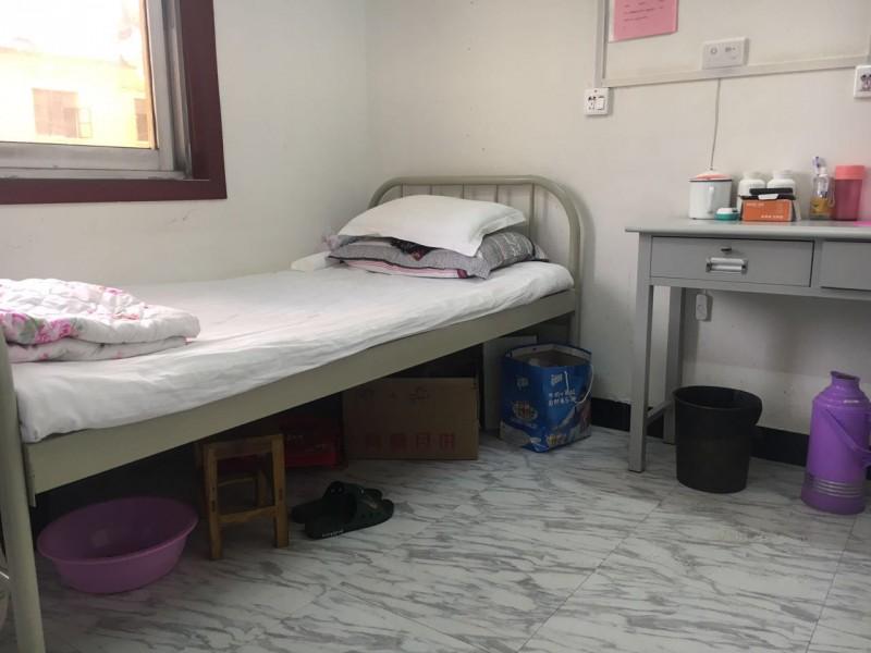 Xiangle Nursing Home offers twin rooms for the aged.