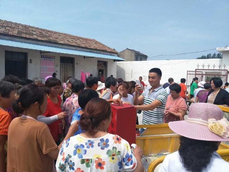 The charity campaign initiated by the Siyang TSPM in the Center Church.