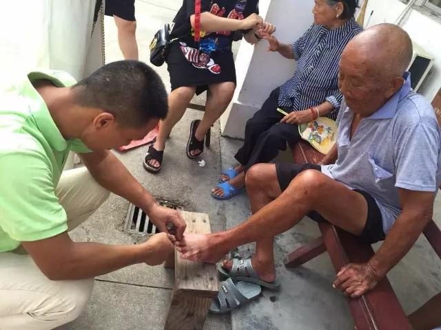 The Jiami Fellowship of Songmen Church visited a nursing home.