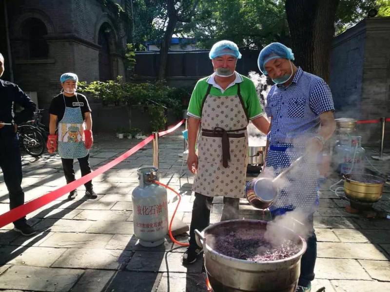 Beijing Chongwenmen Church made grape juice on Tuesday.