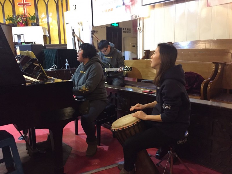 Beijing Chongwenmen Church held an evening praise and worship meeting on December 6, 2017.