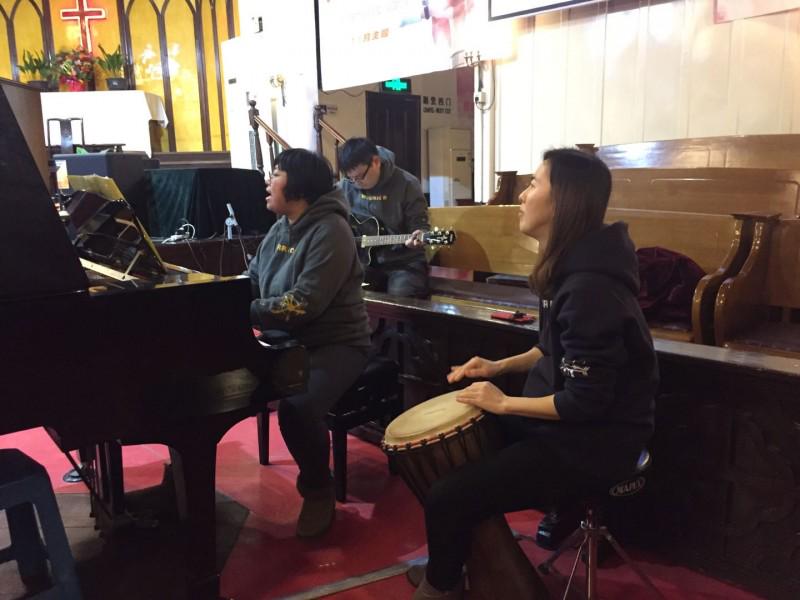 Beijing Chongwenmen Church held an evening praise and worship meeting on December 6, 2017.
