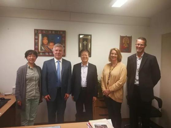 Group photo: Qiu Zhonghui (middle), Amity's general-secretary and Xie Ying (1st on the left), executive director of Amity's international liaison office in Geneva, with ACT Alliance