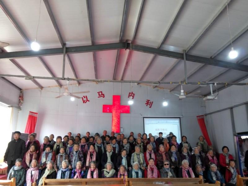 The congregation of Binhe Church attended a service in a makeshift bungalow on the Double Ninth Festival of 2017. 