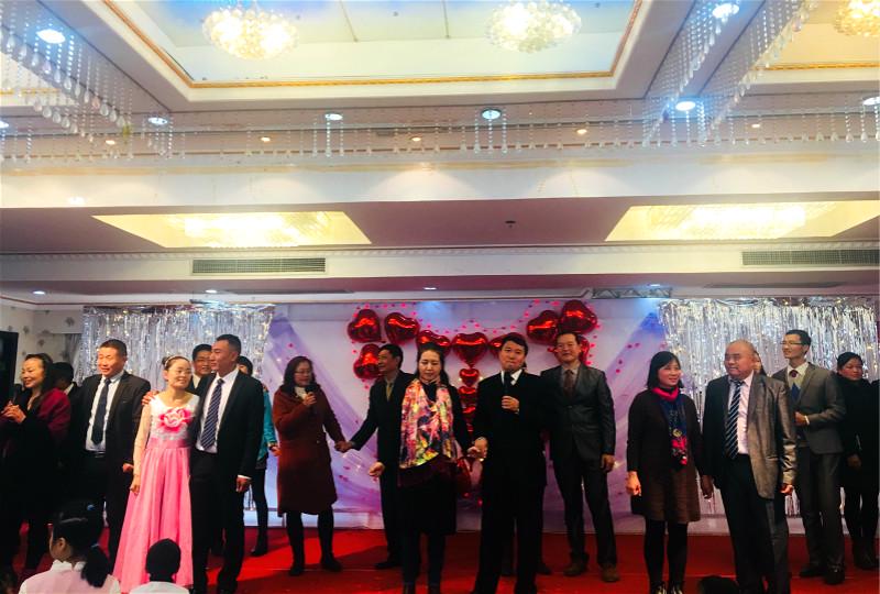 Migrant workers in Shanghai: Christian couples sang songs.