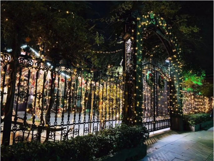 Hangzhou Sicheng Church: colorful lights decorated the courtyard.