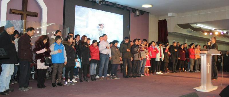 Qibao Abundance Church in Shanghai:about 50 people decided to accept Jesus in the calling part.
