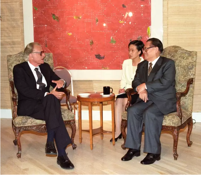 Billy Graham talked with Chinese President Jiang Zemin who was visiting the United States in Los Angeles in 1997.