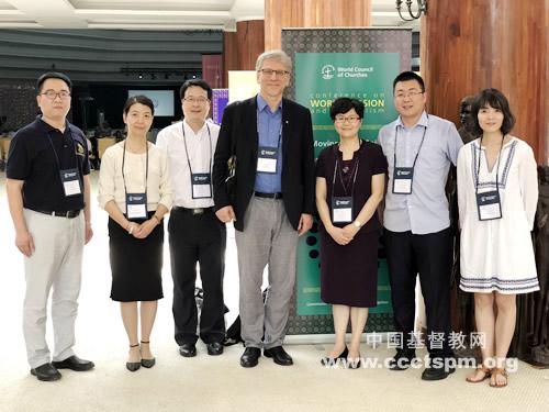 The Chinese delegation and Rev. Dr Olav Fykse Tveit