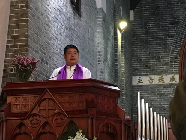 Rev. Kan Renping gave a sermon titled "A Kernel of Wheat" in the memorial service for Pro. Mo Ruxi.