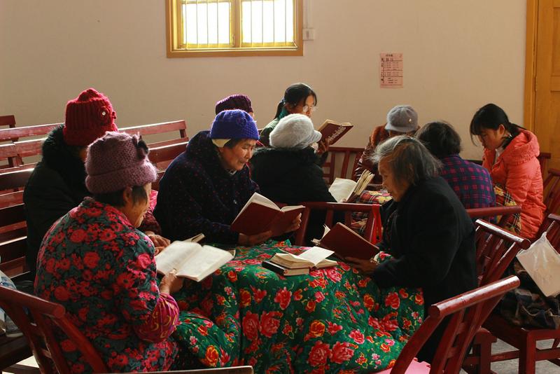 Some believers studied the Bible in Wangjiaping Church.