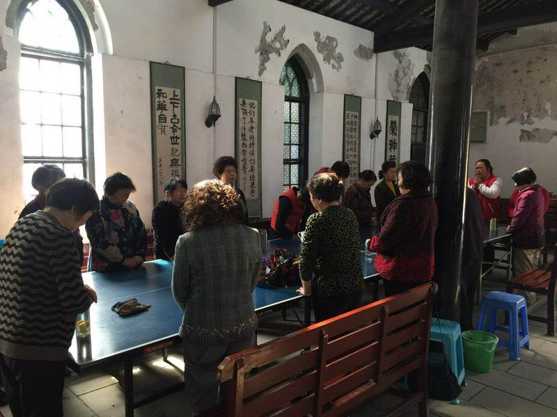 Sister Chen attended a church service recently.
