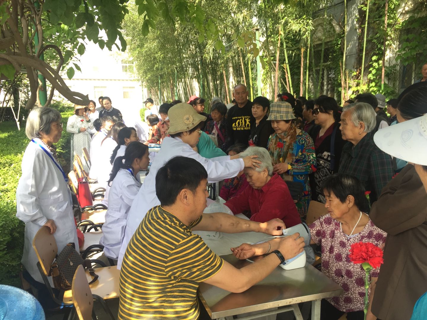 The nine doctors offered medical service to mothers on May 13, 2018. 