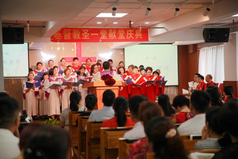 The choir presented an anthem in the dedication service. 