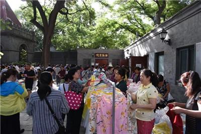 Beijing Chongwenmen Church held a bazaar on one of the four past Sundays.