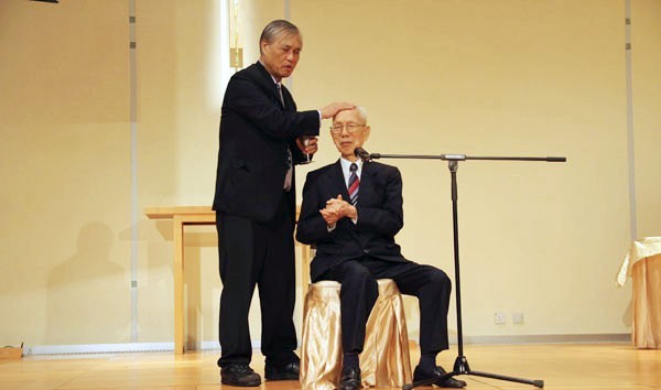 On May 27, 2013, Rev. Su Yingzhi baptized Tin Ka-ping in EFCC Yan Fook Church.