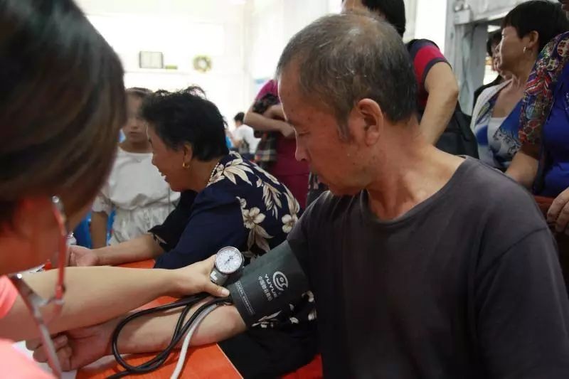 A doctor measured the blood pressure of a man in Beijing Shahe Church, Aug 19, 2018.