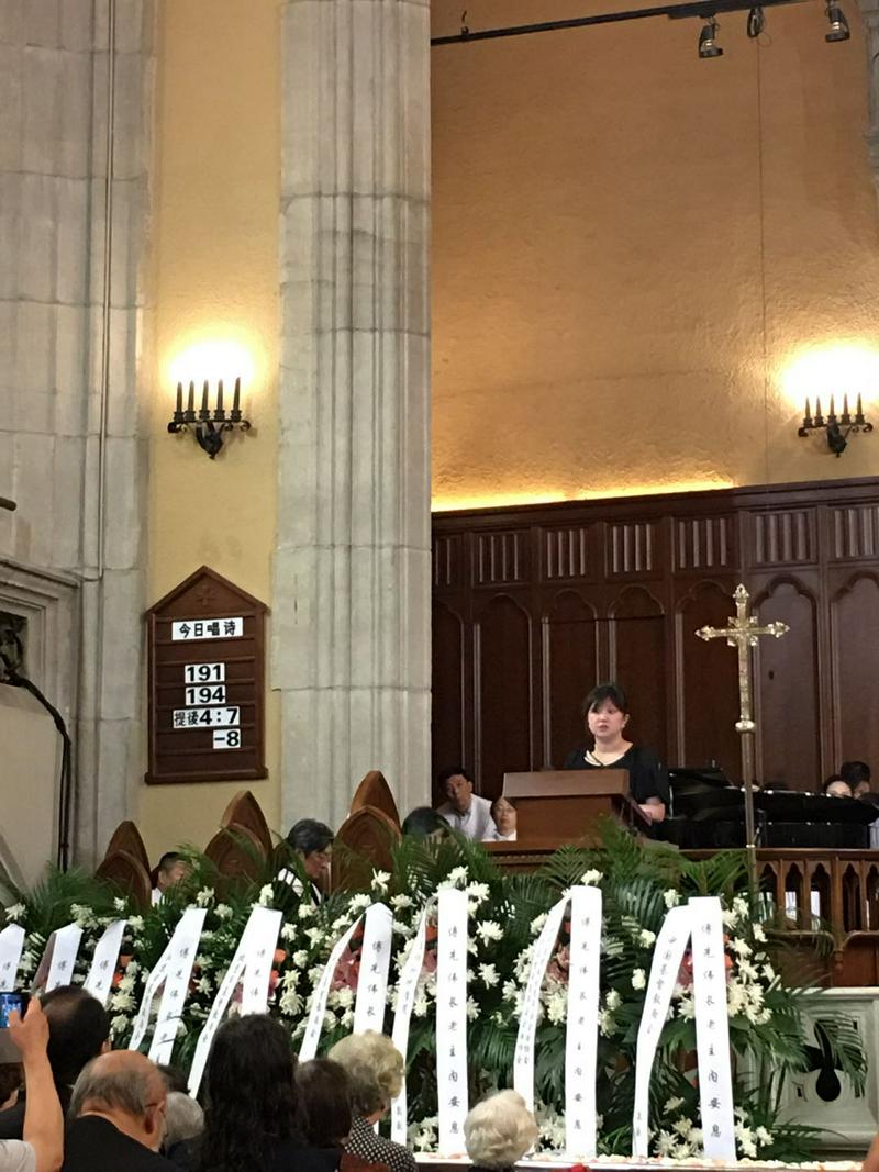 Fu's daughter Fu Yibing gave a speech in her father's memorial service.