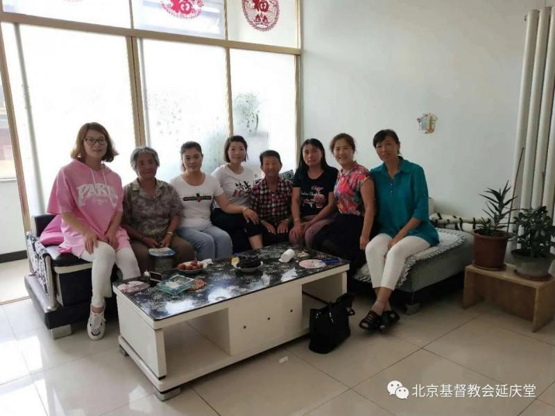 Some members of the Siloam Fellowship visited a family. 