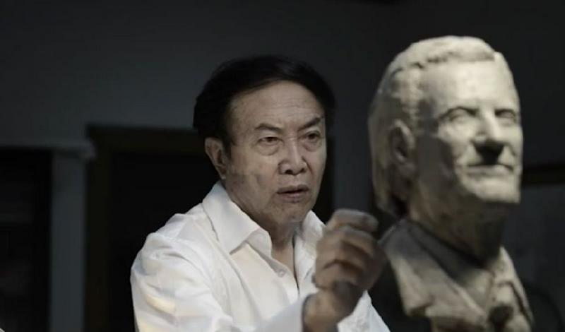 Yuan Xikun created the sculptures in memory of Billy Graham. 