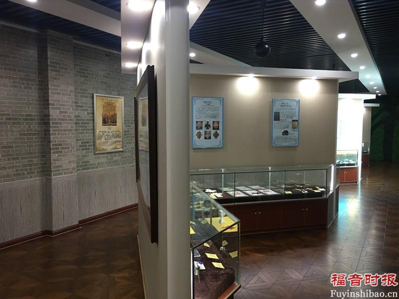 The exhibition hall of "crosses"