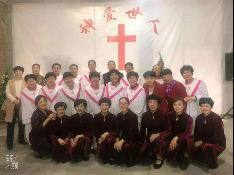 A congregation in Pinghe, Fujian, celebrated Christmas in an unfinished church.