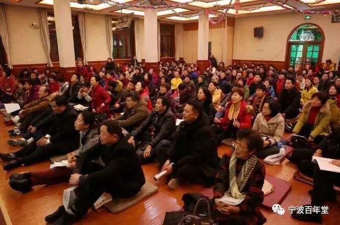 Ningbo Centennial Church held a testimony and prayer meeting on Dec. 31, 2018.