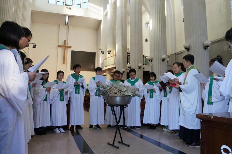 The seminary burned psalm leaves blessed from last year's Psalm Sunday on Mar. 5, 2019.