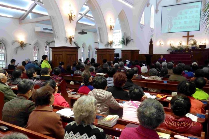 Dalian Yuguang Street Church held the Holy Tuesday service on April 16, 2019.