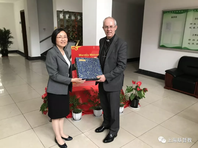 On April 25, 2019, Archbishop of Canterbury Justin Welby exchanged gifts with Rev. Xu Yulan, chairman of the Shanghai Municipal Three-Self Association, exchanged gifts.