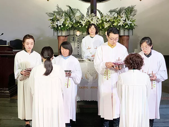 Jiangsulu Church in Qingdao, Shandong, held the Holy Communion service to mark "Maundy Thursday" on April 18, 2019.