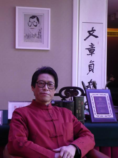 Jia Wenliang, a Christian carved artist