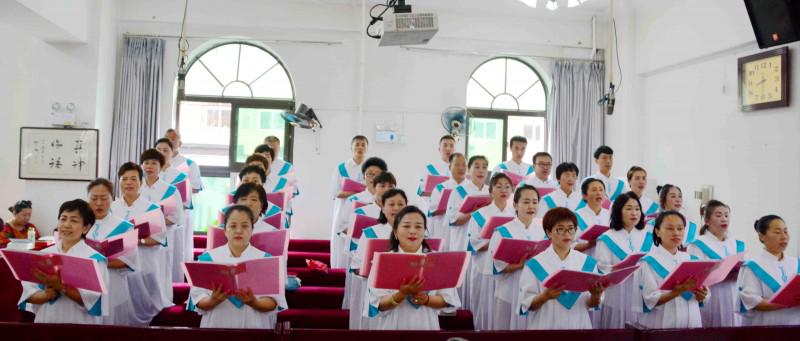 The Lühuajie Church choir singing at the 15th anniversary celebration on July 7, 2019.
