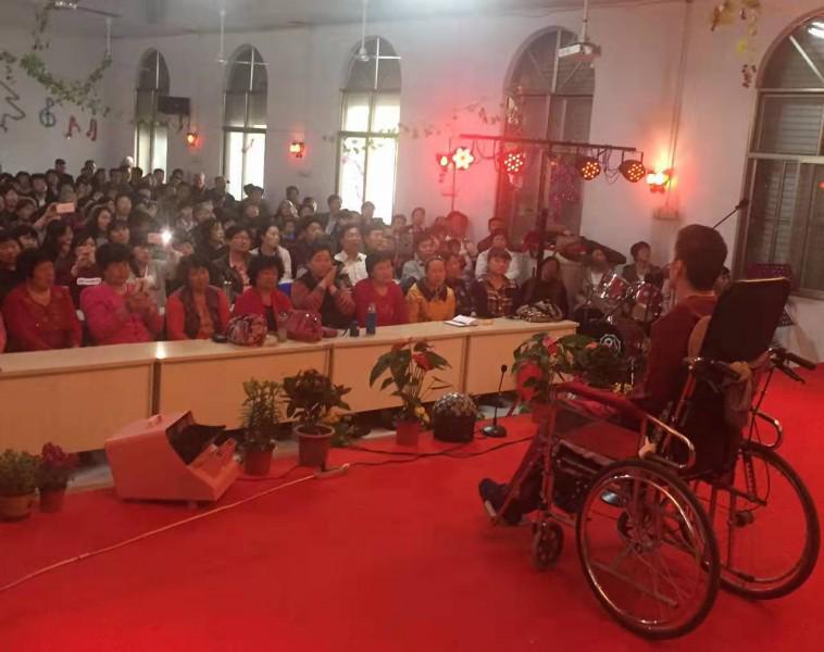 Zhang Jun gave his testimony in a church. 