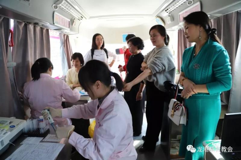 Members of Zhu'en Church of Longgang, Zhejiang donated their blood at the local blood donor clinic on Nov. 10, 2019.