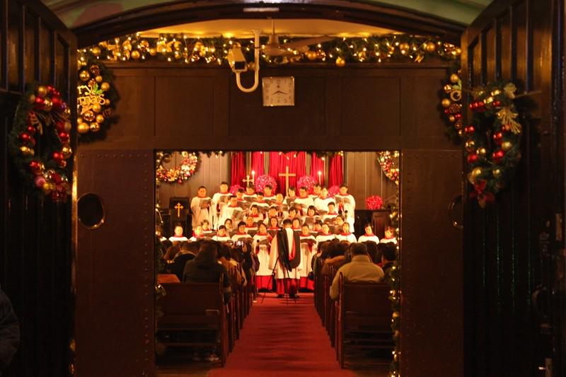 Shanghai Community Church held its music worship service on Christmas Eve 2019.