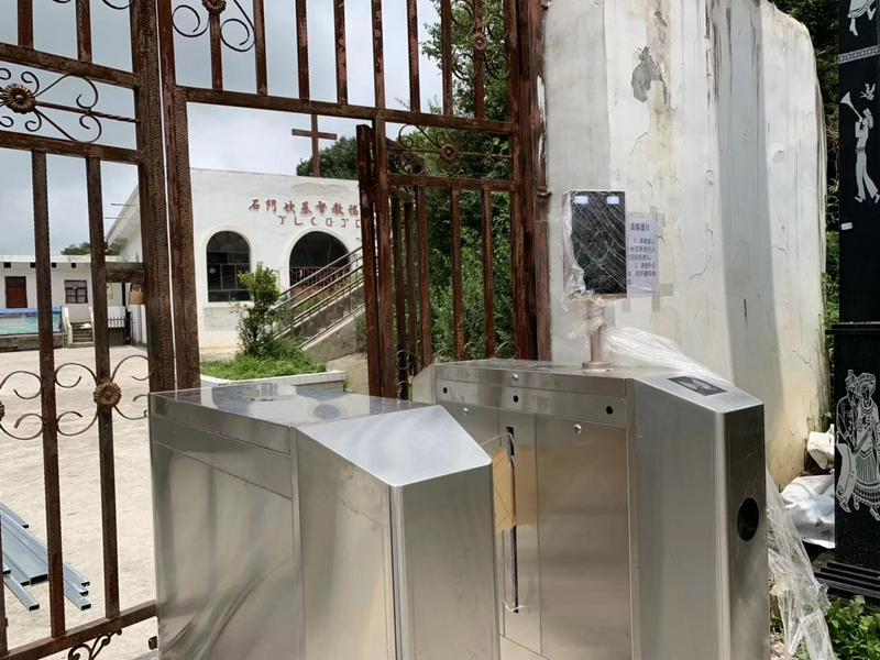 At the entrance to the Gospel Church in Shimenkan, Guizhou, a high-tech scanning device was installed. 