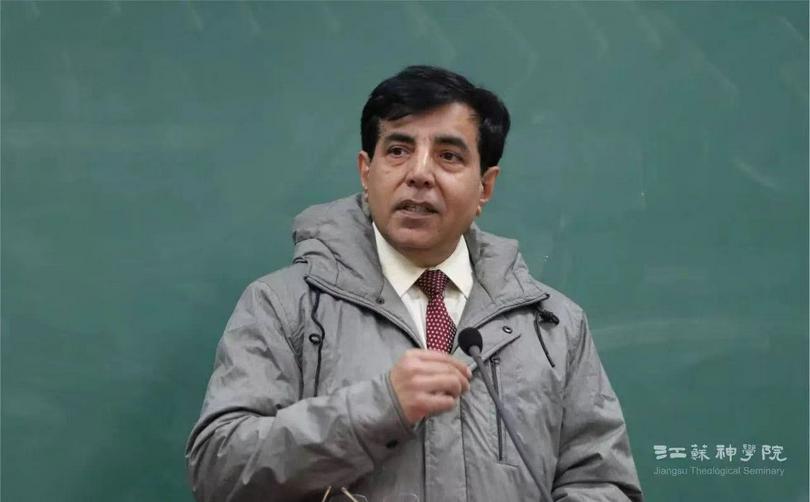 A member from Gideons International shared his testimony with the students of Jiangsu Theological Seminary on Jan. 6, 2020.  