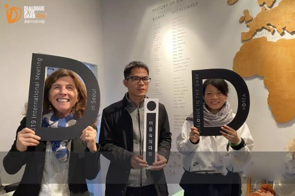 Cai Shiyin (right), her husband and friend met at the 2019 international meeting of Dialogue in the Dark (DiD) in Korea.