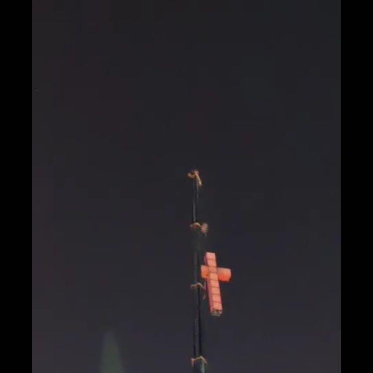 The cross of Hefei Gulou Church was removed on the evening of April 27, 2020.