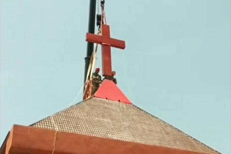 A registered church located Tongda Town, Lujiang County, Hefei, Anhui had its cross removed on May 18, 2020.