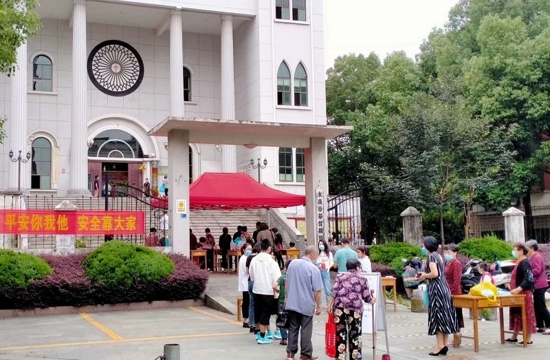 Many Christians came to the church for the first Sunday service held on June 7, 2020 since the COVID-19 outbreak in late January.